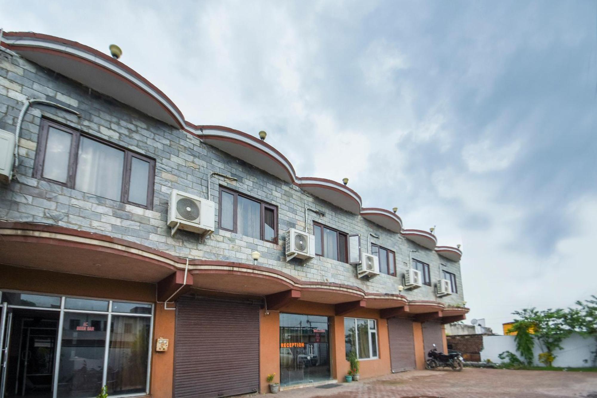 Oyo Flagship Vibes Hotel Nalagarh Exterior photo